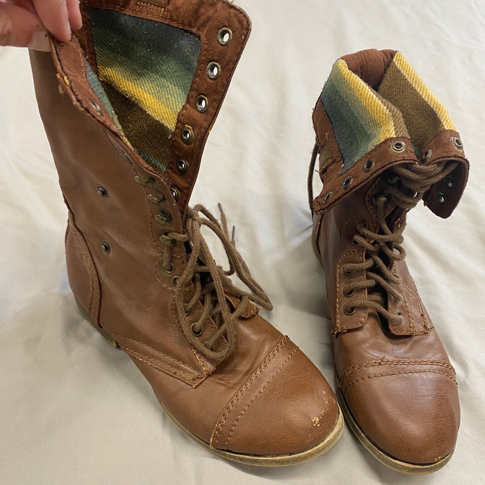 Combat boots